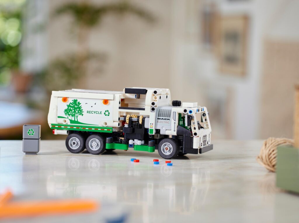 LEGO Technic 42167 Mack LR Electric Müllwagen | ©LEGO Gruppe