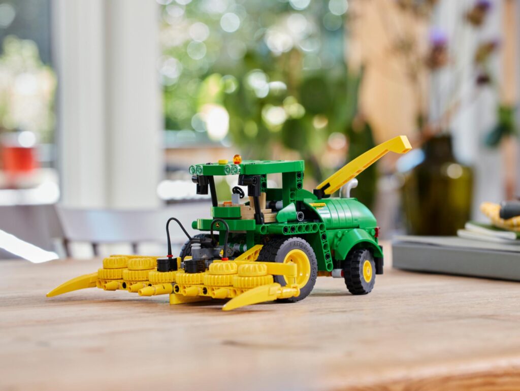 LEGO Technic 42168 John Deere 9700 Forage Harvester | ©LEGO Gruppe
