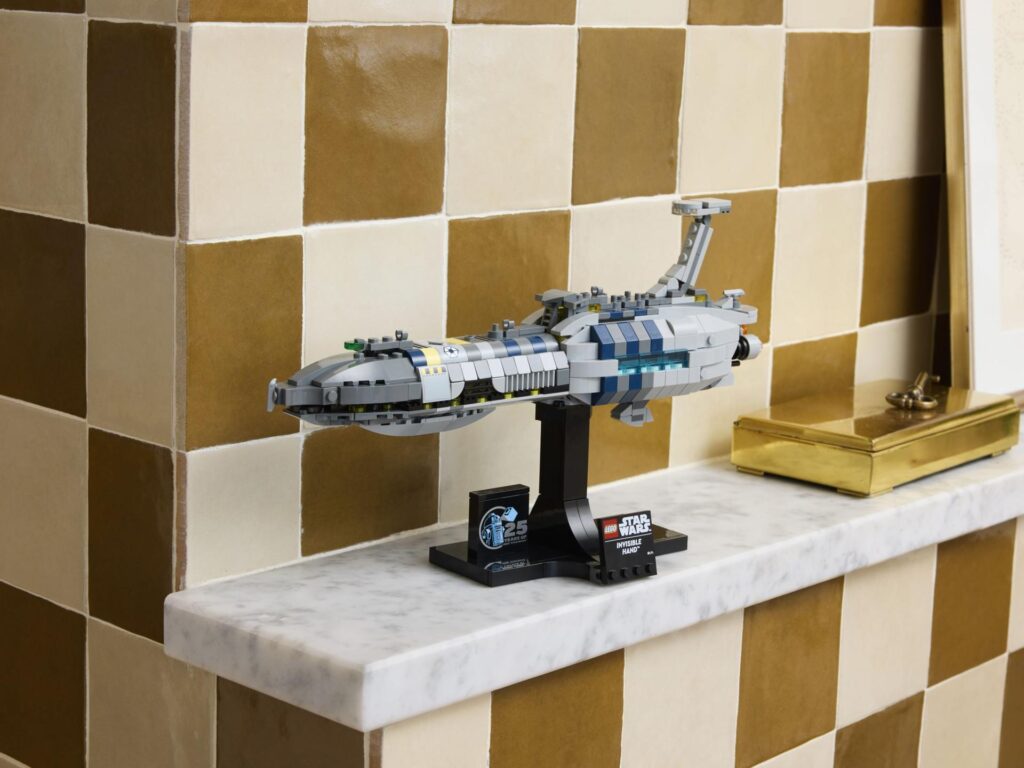 LEGO Star Wars 75377 Invisible Hand | ©LEGO Gruppe