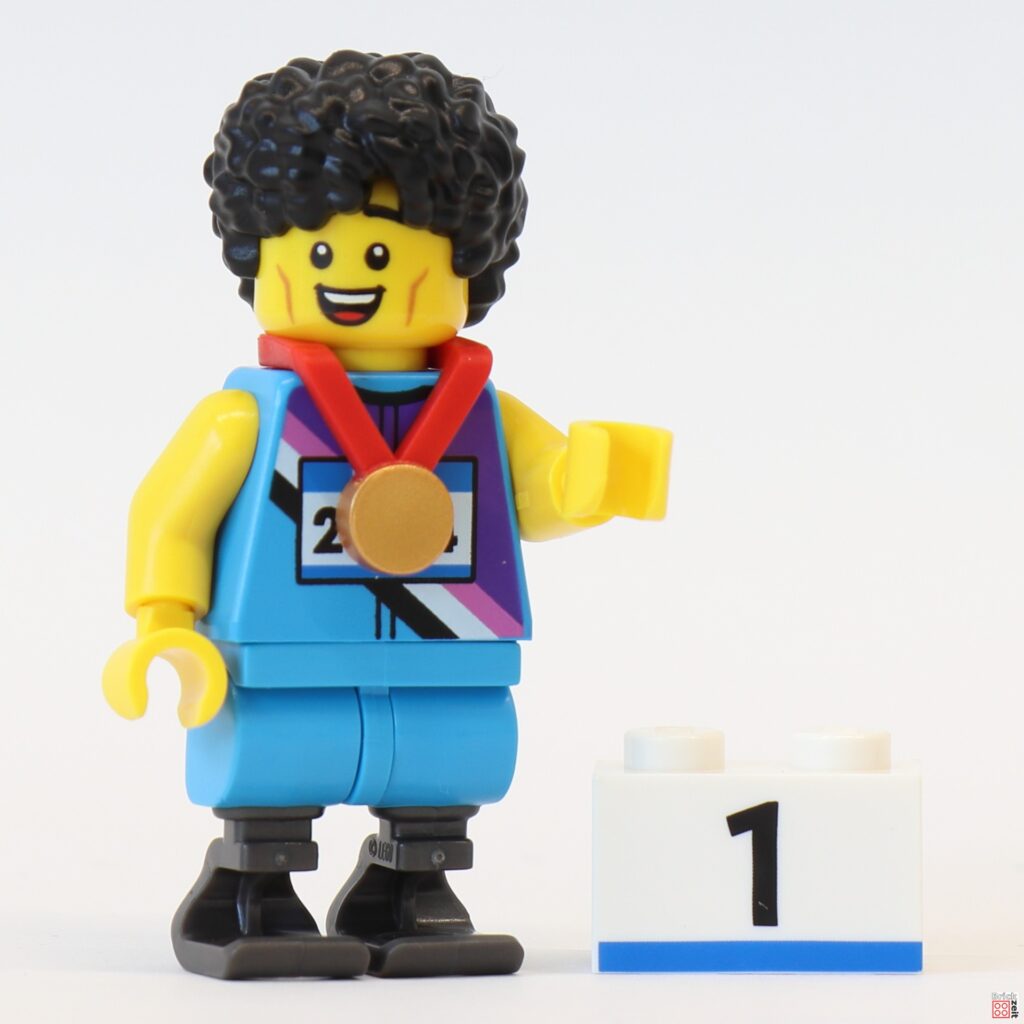 LEGO 71045 Sprinter mit Medaille und Podest | ©Brickzeit