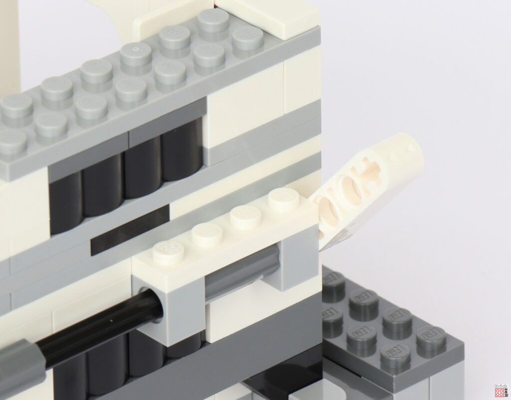 LEGO 75387 - Bauabschnitt 4, noch ein Hebel zum Türöffnen | ©Brickzeit