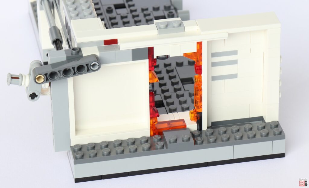 LEGO 75387 - Bauabschnitt 4, Türöffner erster Test | ©Brickzeit