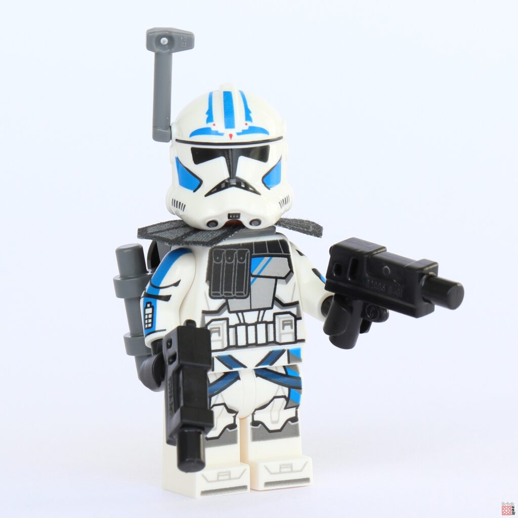 LEGO 75387 - ARC-Soldat Fives mit Blastern, Backpack und Schulter-Pauldron | ©Brickzeit