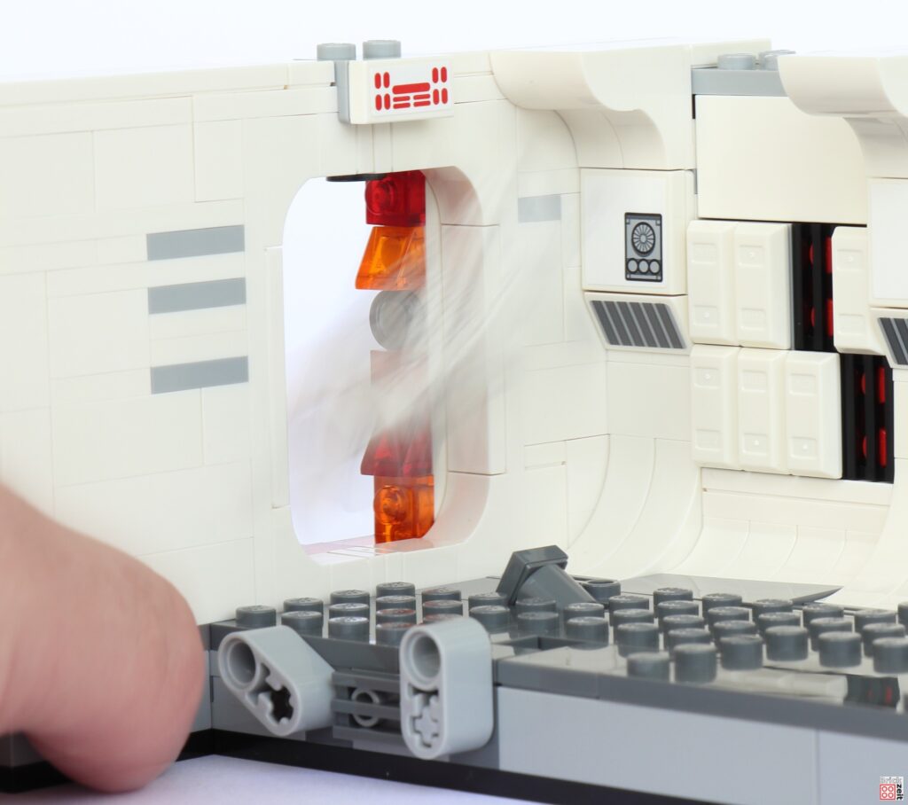 LEGO 75387 - Kippschalter um Minifigur umzuwerfen | ©Brickzeit