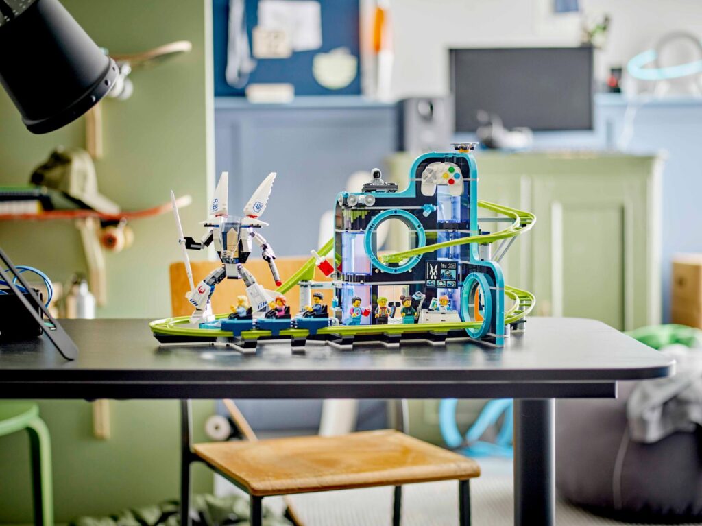 LEGO City 60421 Achterbahn mit Roboter-Mech | ©LEGO Gruppe