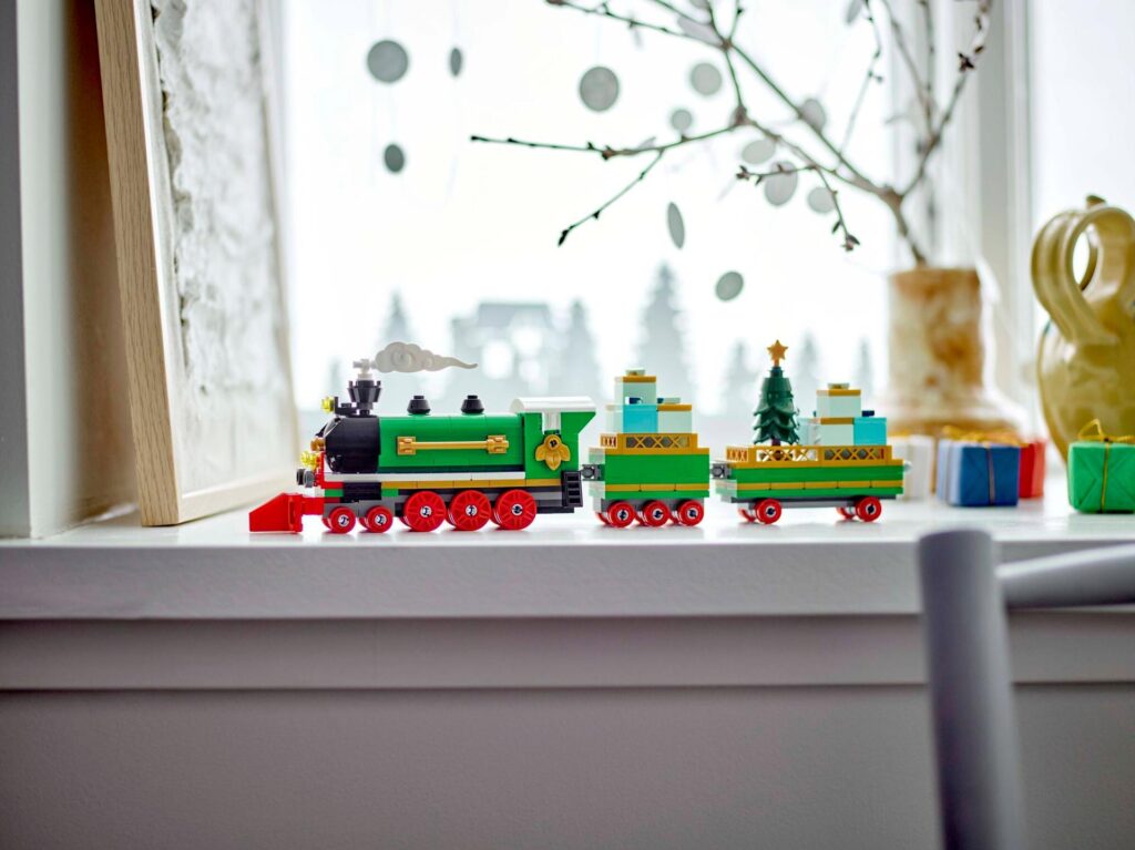 LEGO 40700 Winterlicher Weihnachtszug | ©LEGO Gruppe