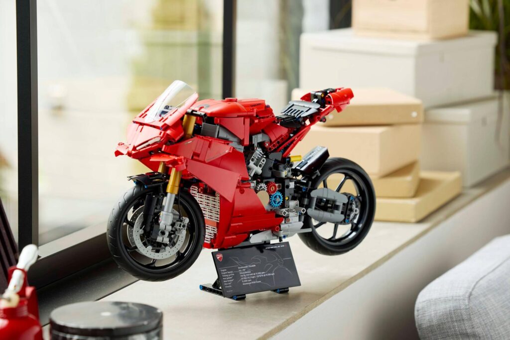 LEGO Technic 42202 Ducati Panigale V4 S Motorrad | ©LEGO Gruppe