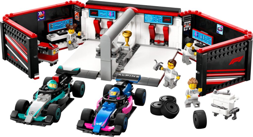 LEGO City 60444 F1 Garage mit Mercedes-AMG & Alpine Rennautos | ©LEGO Gruppe