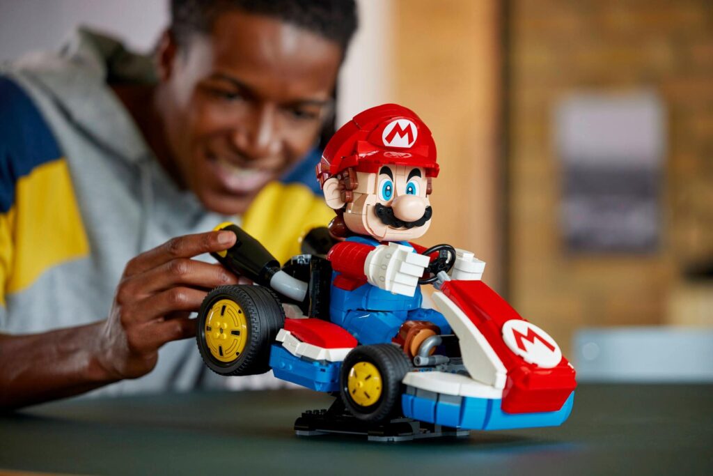 LEGO Super Mario 72037 Mario Kart: Mario & Standard-Kart | ©LEGO Gruppe