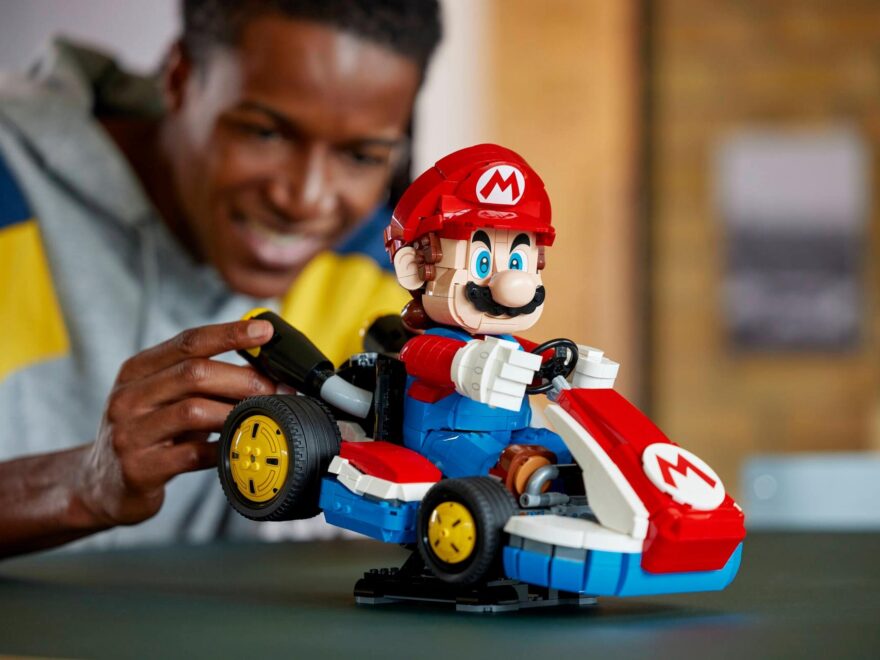 LEGO Super Mario 72037 Mario Kart: Mario & Standard-Kart | ©LEGO Gruppe